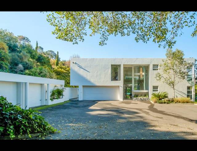 6 BEDROOM HOUSE FOR SALE IN CONSTANTIA